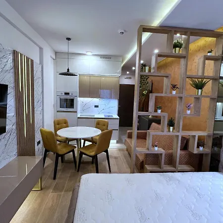 Pleasure Lux Gold شقة