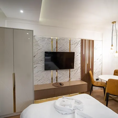 Pleasure Lux Gold شقة